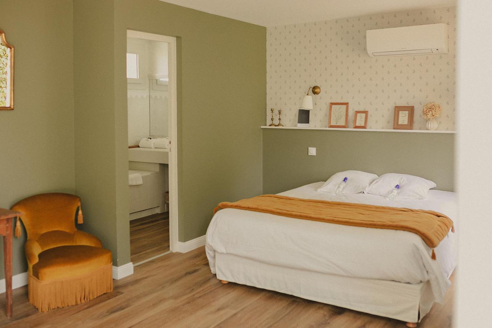 Bed and Breakfast Domaine De Bassibe Segos Экстерьер фото