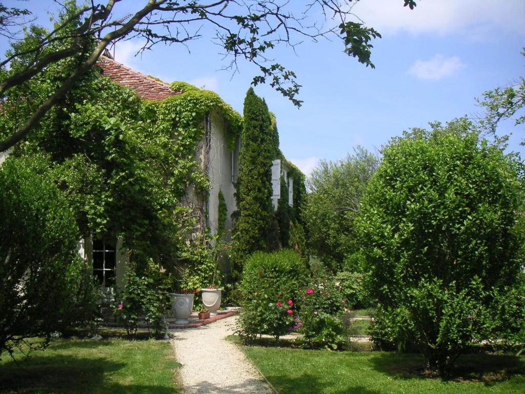 Bed and Breakfast Domaine De Bassibe Segos Экстерьер фото